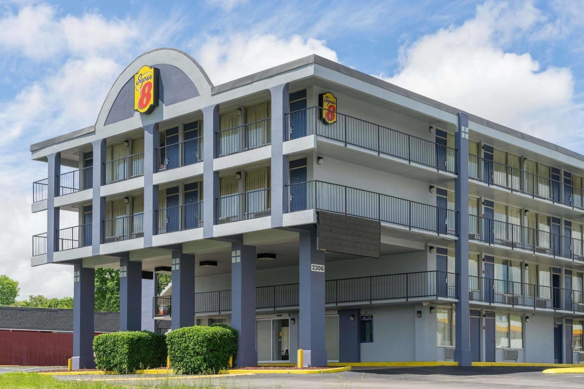 Super 8 By Wyndham Nashville Downtown Exterior photo